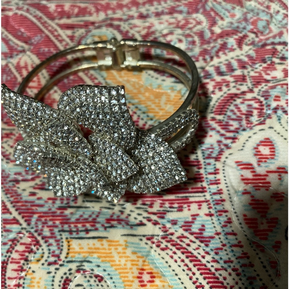 One Size     Silver   Diamond.  Casual or dressy